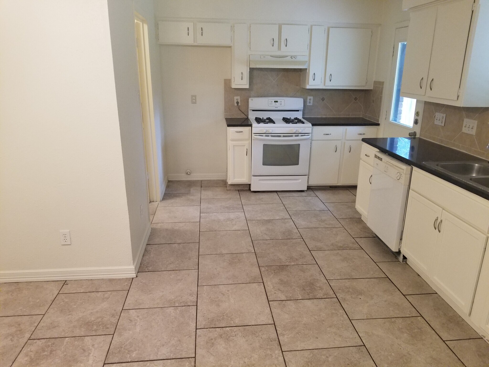 Building Photo - 10505 Golden Quail Dr