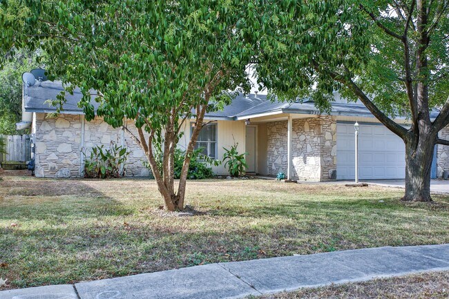Building Photo - 9518 Millbrook Dr