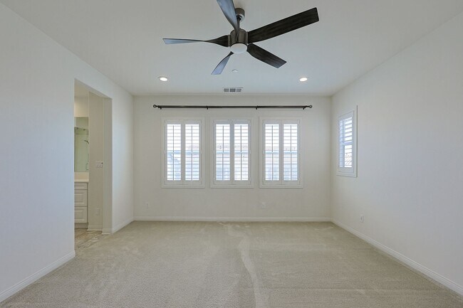 Building Photo - Gorgeous 4 Bedroom and 3 Bath Home in Chula vista/Otay Ranch Area