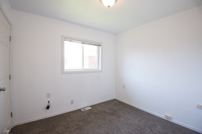 Building Photo - 214 N Utah Ave