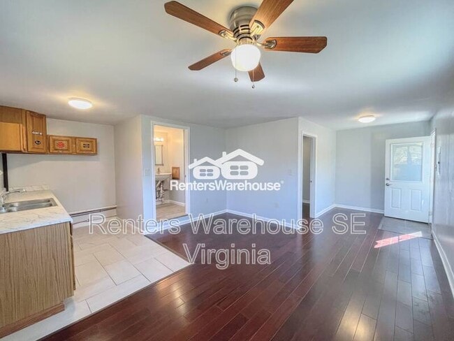 Building Photo - 712 Woodstock Rd