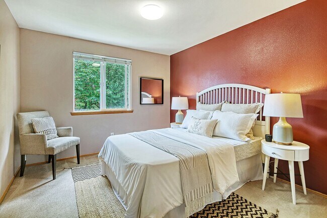 Building Photo - 4bd/2.5ba Renton Home