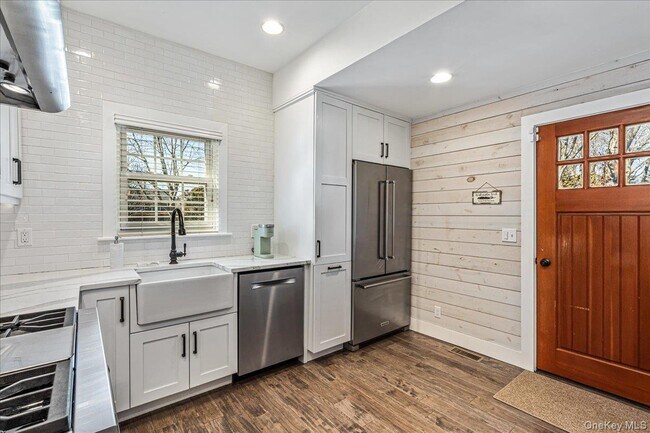 Building Photo - 60 Lilac Rd