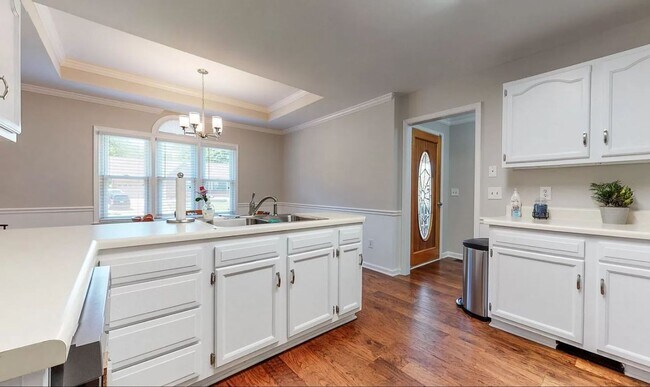 Building Photo - 1503 Birchwood Cir