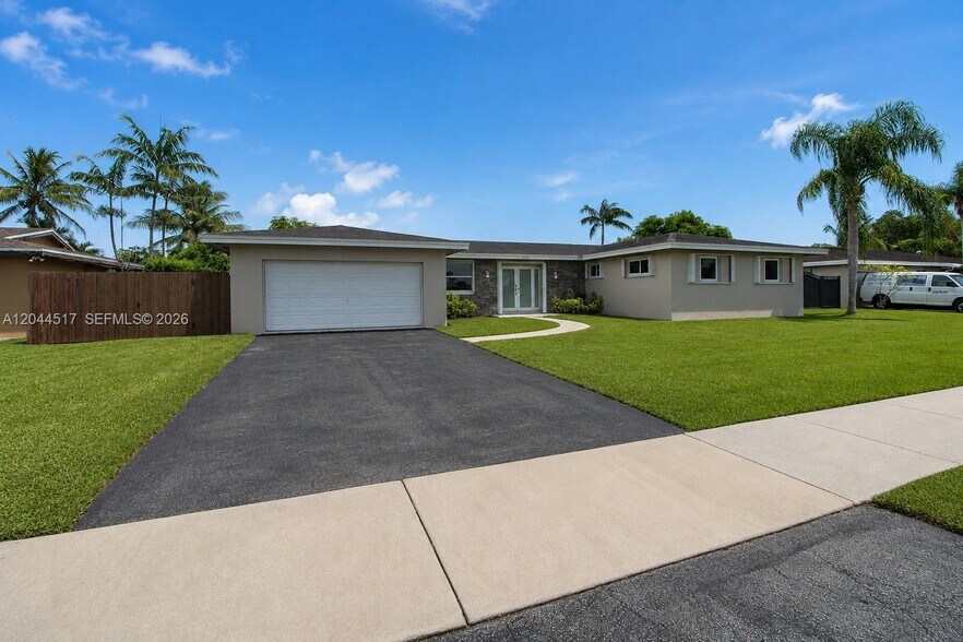Building Photo - 15445 SW 99th Ave