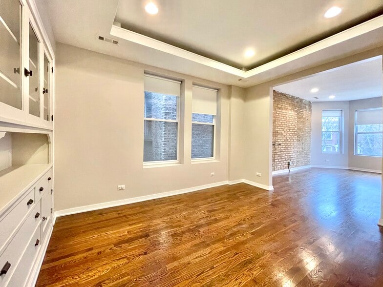 Building Photo - 3342 W Beach Ave