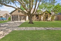 Building Photo - 710 Lochnell Dr