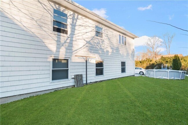 Building Photo - 181 Cowesett Ave