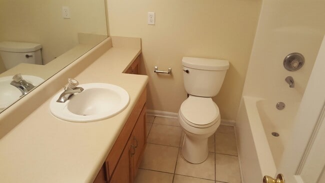 Building Photo - 410 S College St