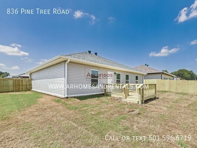 Building Photo - 836 Pine Tree Rd