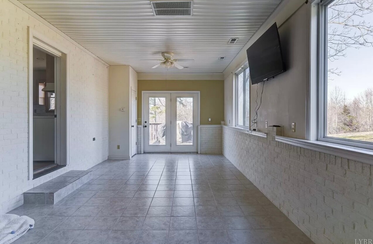 Building Photo - 246 Poor House Rd