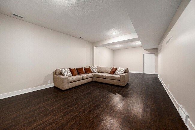 Building Photo - Beautiful Home in Ponca Hills