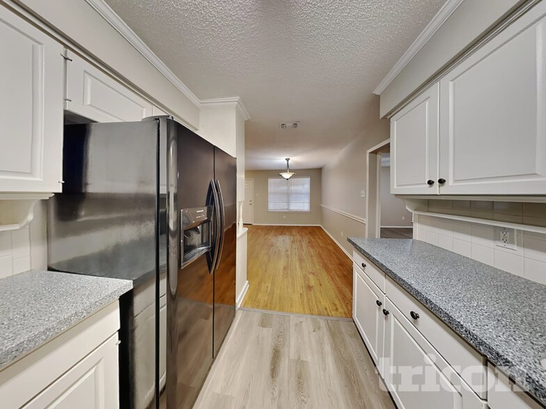 Building Photo - 2710 Jewell Dr