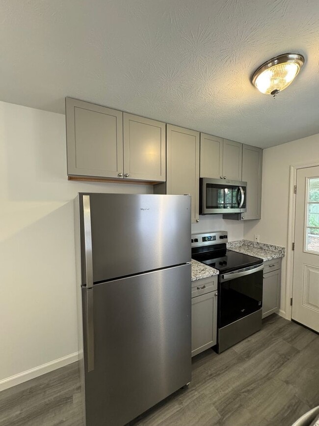 Building Photo - Single Family Home for Rent in Dayton