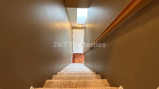 Building Photo - Salem - 3BD I 2.5BA Home + Large Yard!