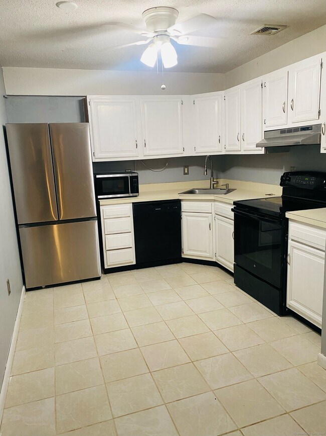 Building Photo - 507 Twin Circle Dr