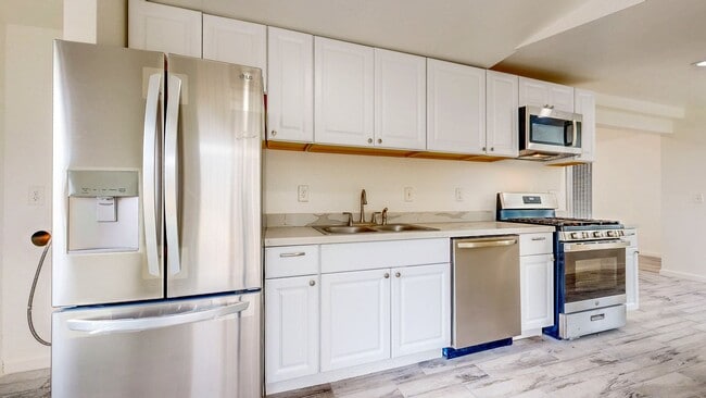 Building Photo - 2113 Dennis Ln