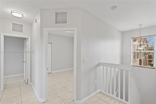 Building Photo - 1655 NE 33rd Rd