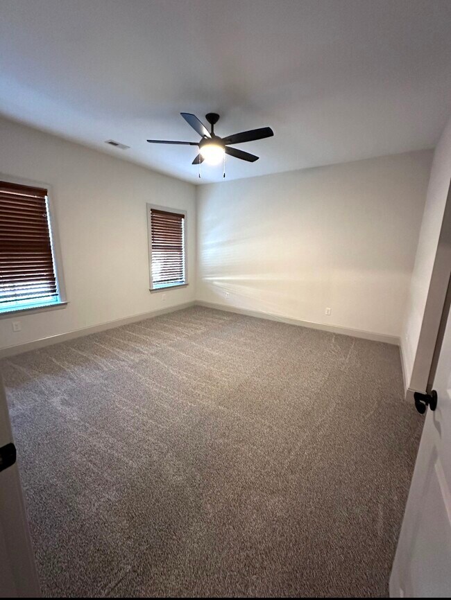 Building Photo - 3306 Stonecreek Dr