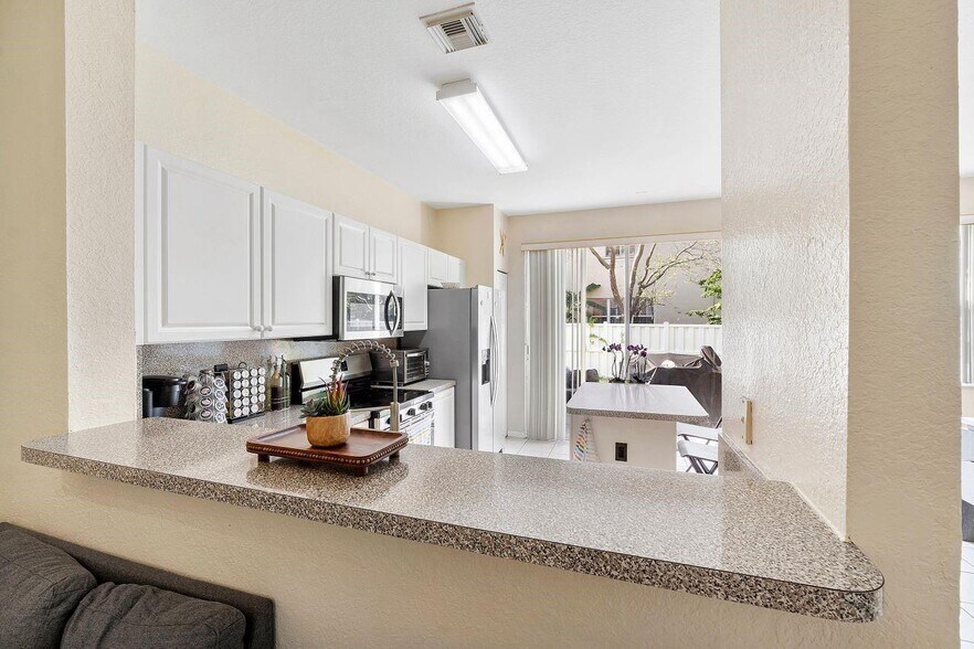 Building Photo - 9090 NW 40th Pl