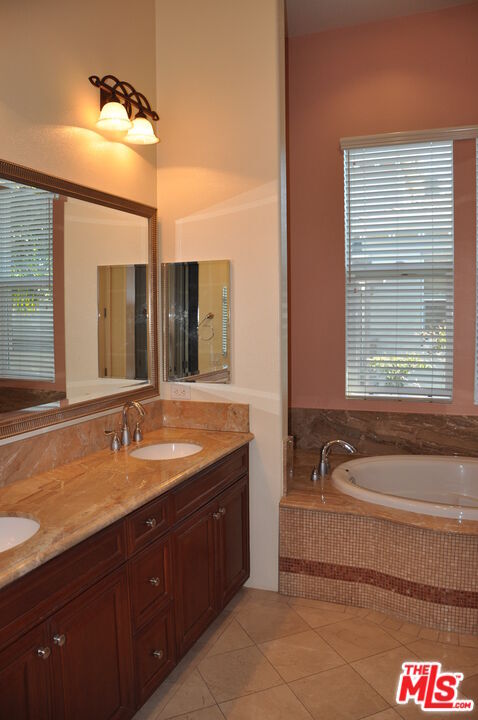 Building Photo - 6010 S Celedon Creek