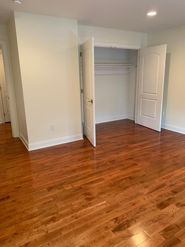 Building Photo - 2210 Frankford Ave