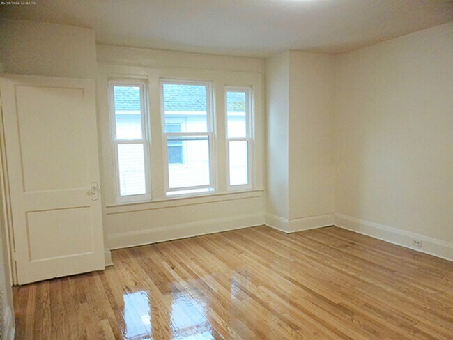 Building Photo - 147 Fellows Ave