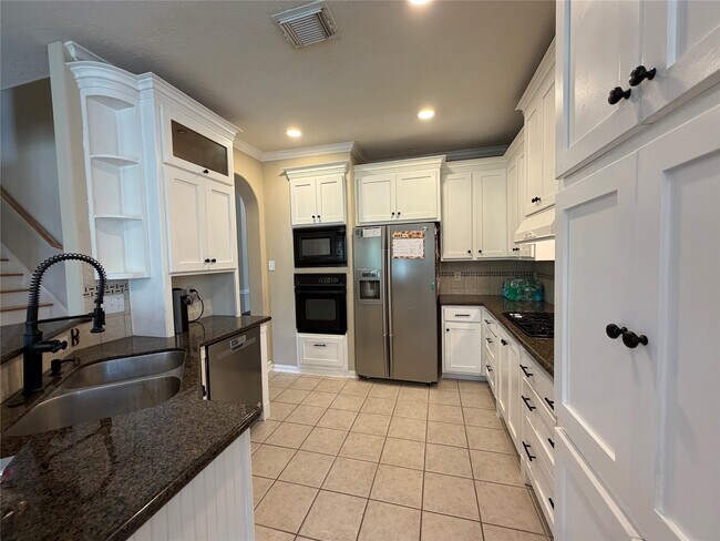 Building Photo - 1113 Shadowbend