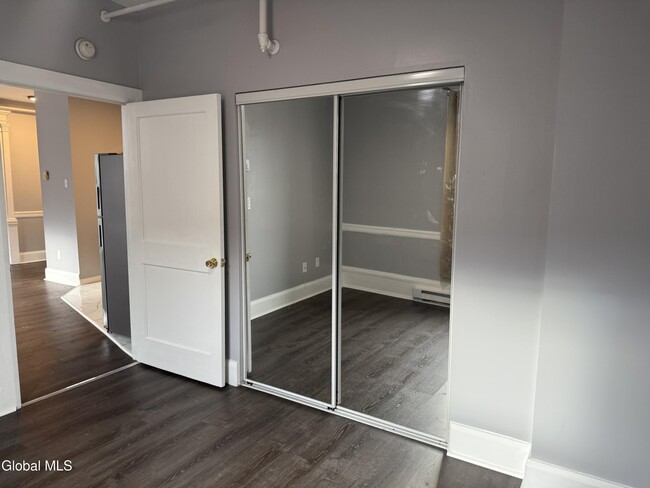 Building Photo - 5 Broadway