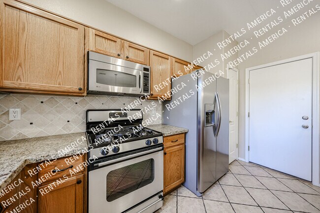 Building Photo - 869 E Waterview Pl