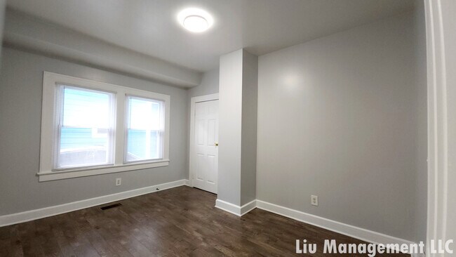 Building Photo - 1029 N Holmes Ave