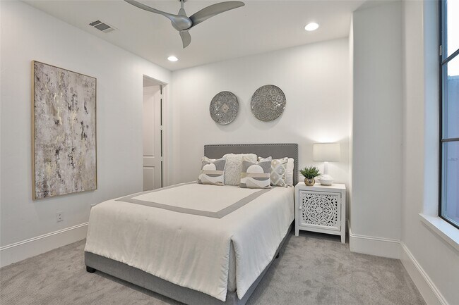 Building Photo - 4527 Graustark St