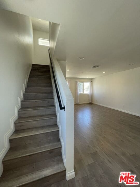 Building Photo - 5733 1/2 Fulcher Ave