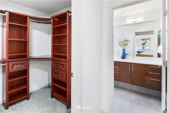 Building Photo - Modern & Chic Ballard Stand-Alone Home Nea...