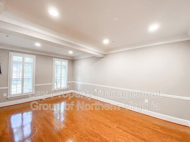 Building Photo - 4336 N Henderson Rd