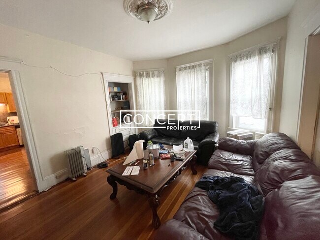 Building Photo - 65 Hillside St