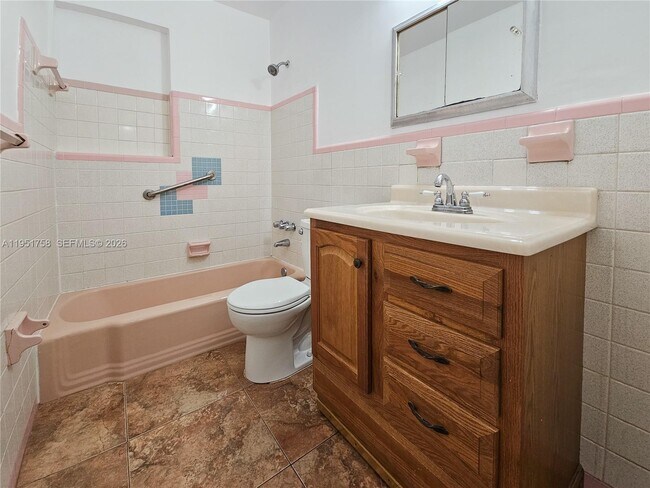 Building Photo - 201 SW 30th Ct