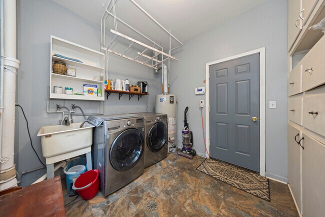 Building Photo - 15580 Birwood Ave
