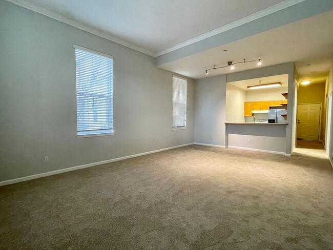 Building Photo - Must See Downtown San Jose End-Unit 2 Bedr...