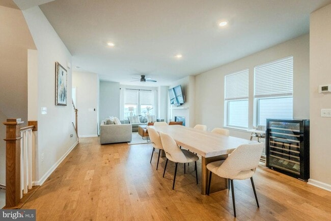 Building Photo - 813 Sawback Sq NE
