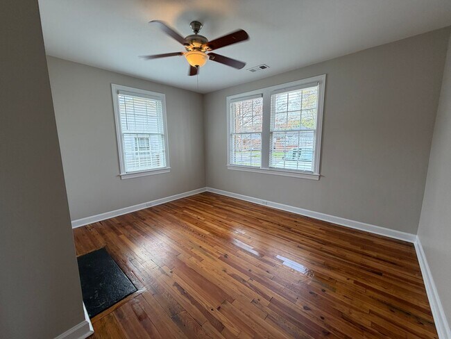 Building Photo - Cozy 2/1 Brick House in Celanese- $1,250