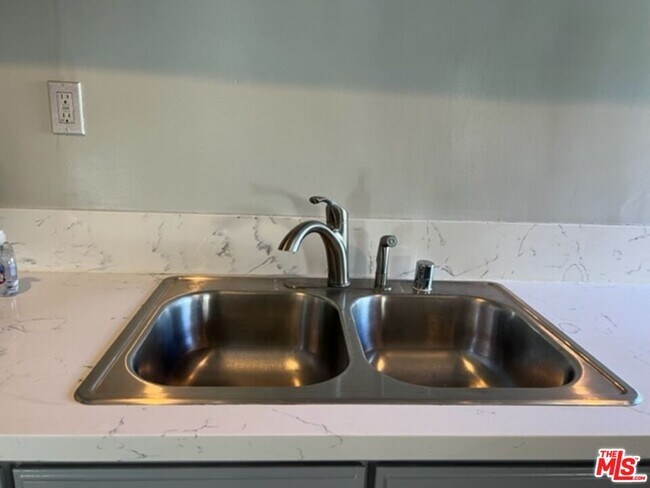 Building Photo - 1112 Ocean Park Blvd