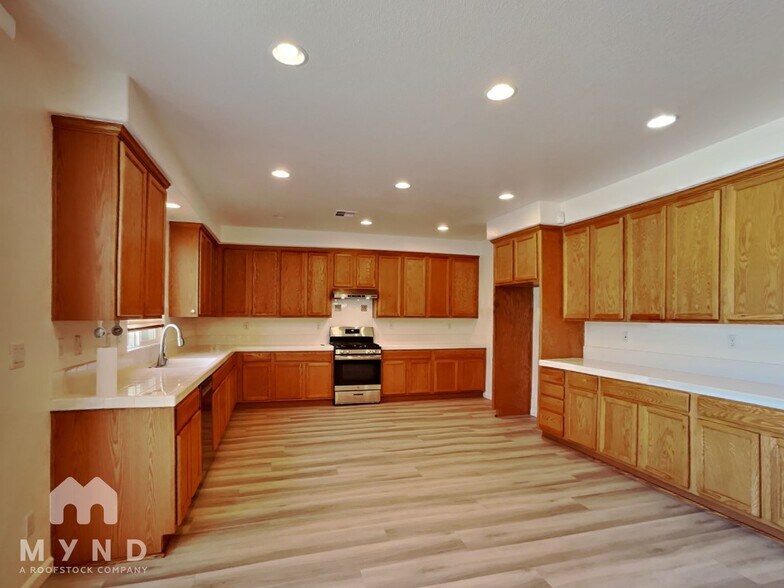 Building Photo - 9359 Lost Springs Ct