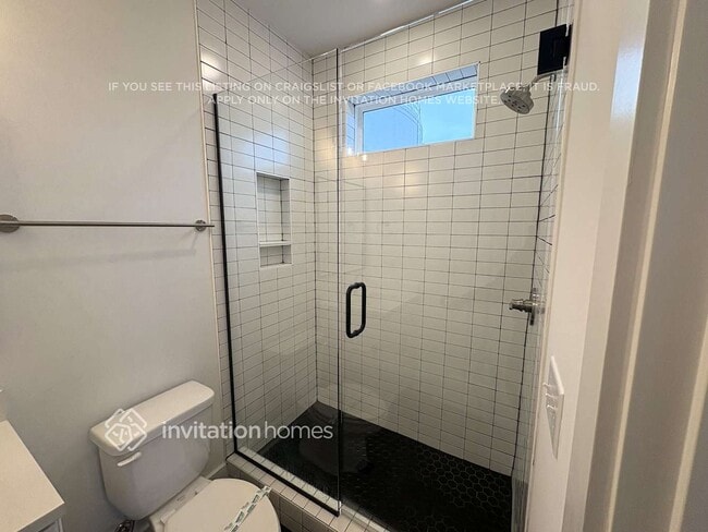 Building Photo - 422 38th Ave N