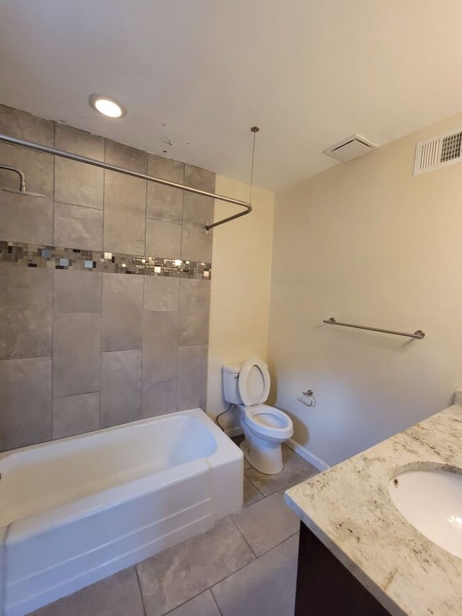 Building Photo - Charming Central Tucson Retreat with Updat...