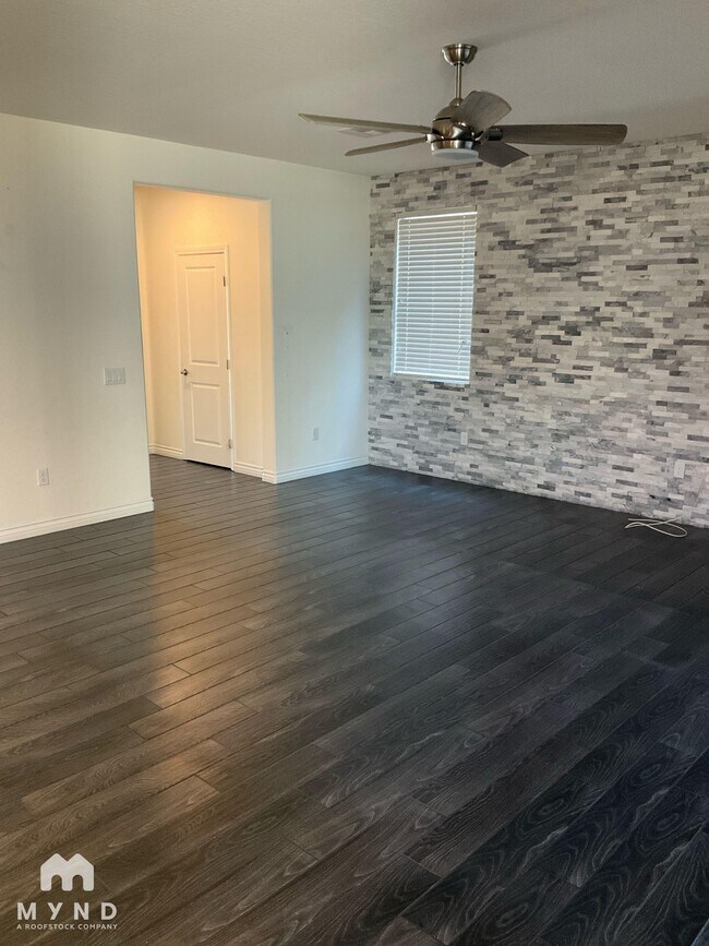 Building Photo - 137 Thorntree Ave