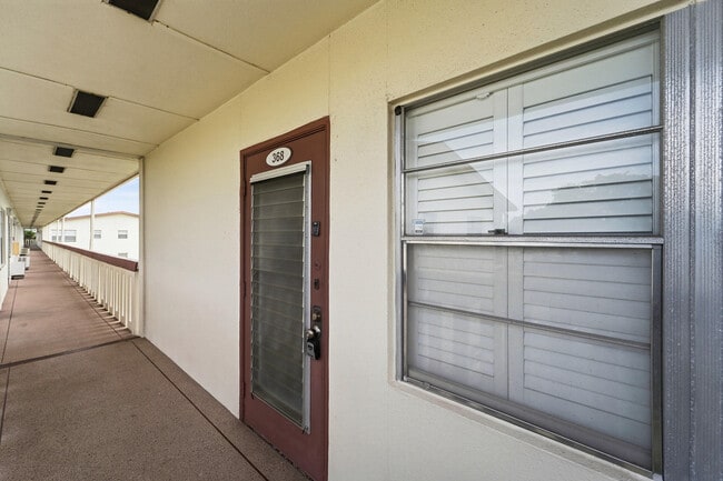 Building Photo - 368 Mansfield Dr