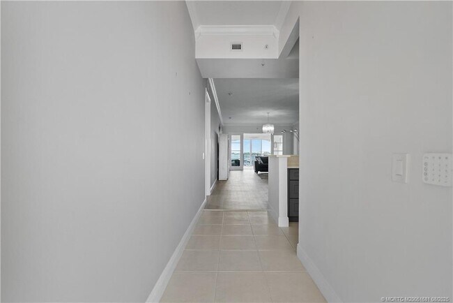 Building Photo - 34 Harbour Isle Dr W