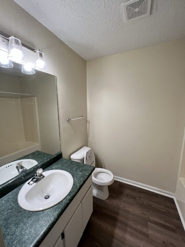 Building Photo - Apartment for Rent
