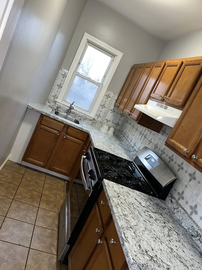 Building Photo - 171 Crapo St